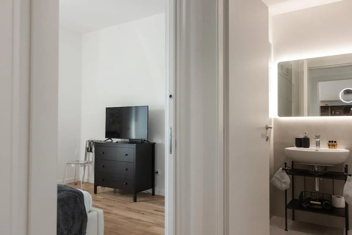 Rienzo Apartment Near Vatican Rome