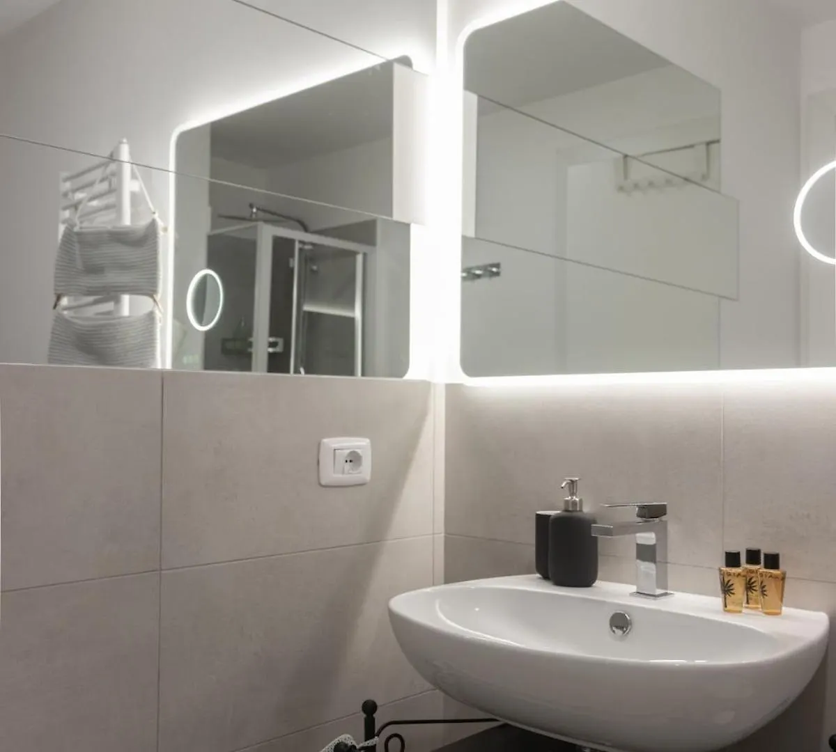 Rienzo Apartment Near Vatican Roma İtalya